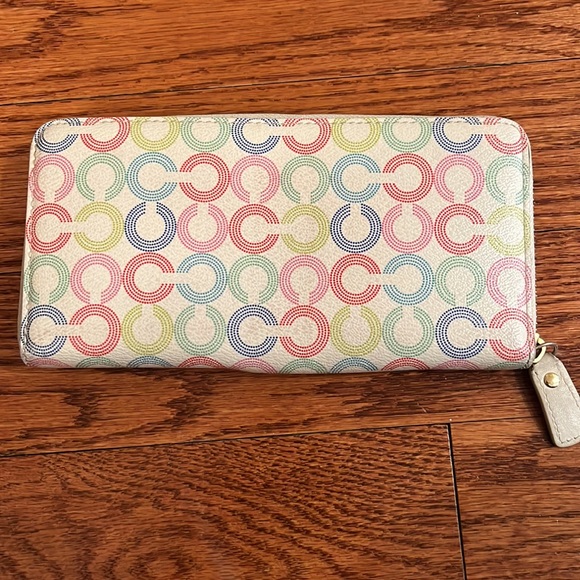 Coach white/multicolor C Women’s leather wallet - Picture 2 of 9